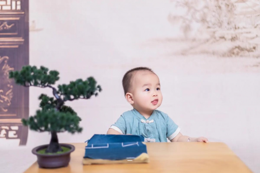 新泰五个月宝宝可以站吗 新泰五个月宝宝可以站吗